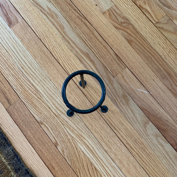 Metal Fluted Vase Holder - Picture 2 of 5